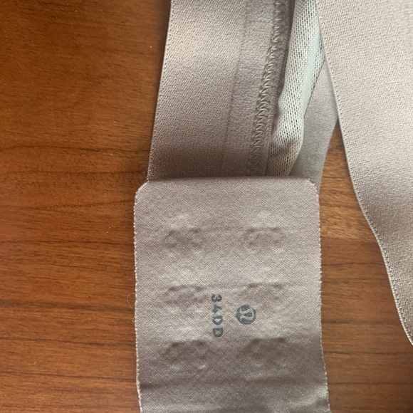 Lululemon awake to lace bra 34DD - Picture 3 of 3